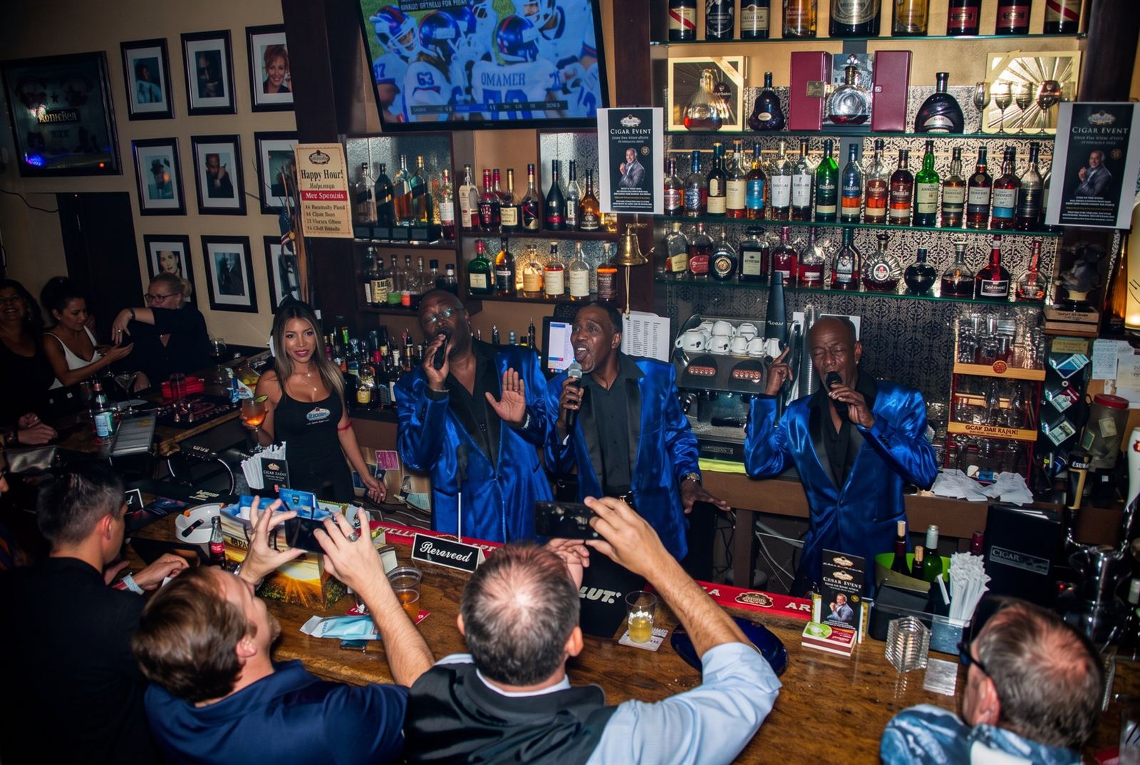 Live music night at Cigar Republic USA